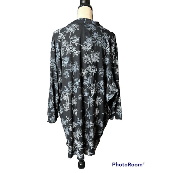 Venezia Jeans Tunic Top in Black and White Floral Print, Button Up, Size 26 28 - Picture 3 of 5